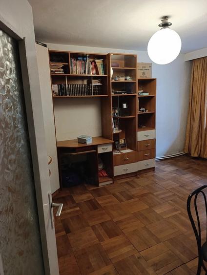 Apartament cu 3 camere decomandat în Precista