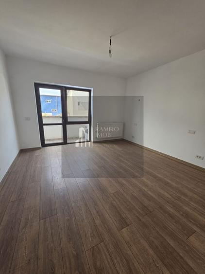 Casă individuală cu 6 camere cu Canalizare în Central