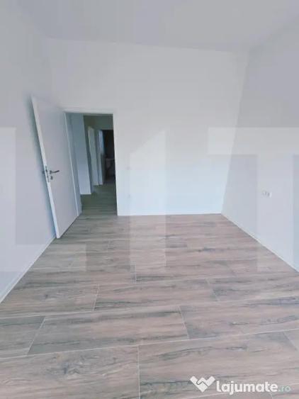 Apartament cu 3 camere semidecomandat în Torontalului