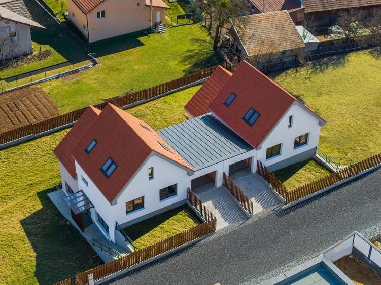 Casă individuală cu 7 camere cu Canalizare în Sălicea