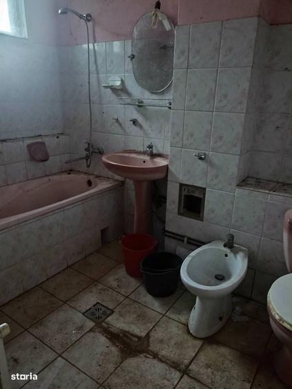 Casă cu 4 camere în Angheluș