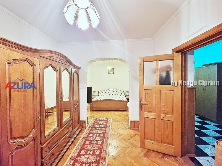 Casă individuală cu 10 camere cu Canalizare în Exercițiu