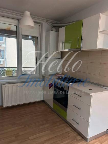 Apartament cu 3 camere semidecomandat în Florești