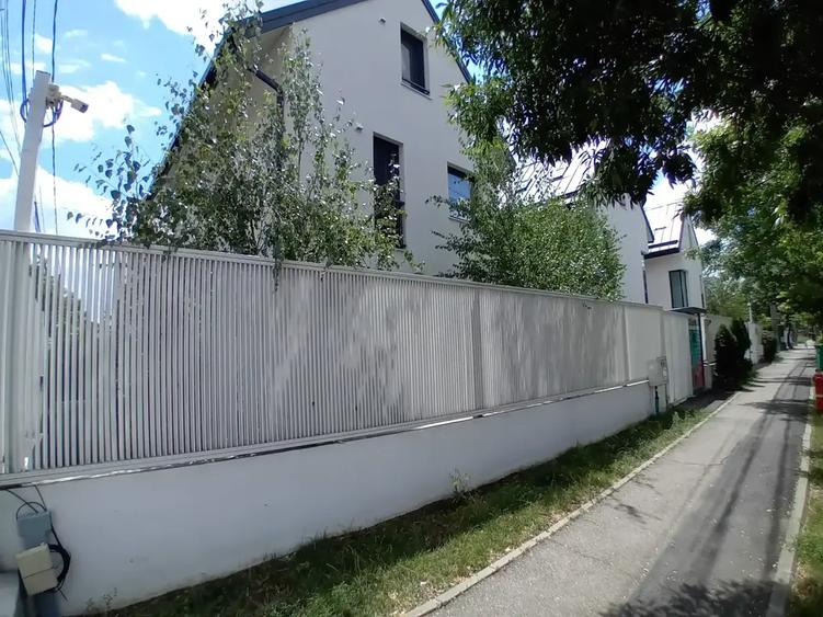 Duplex cu 5 camere cu Canalizare în Străulești