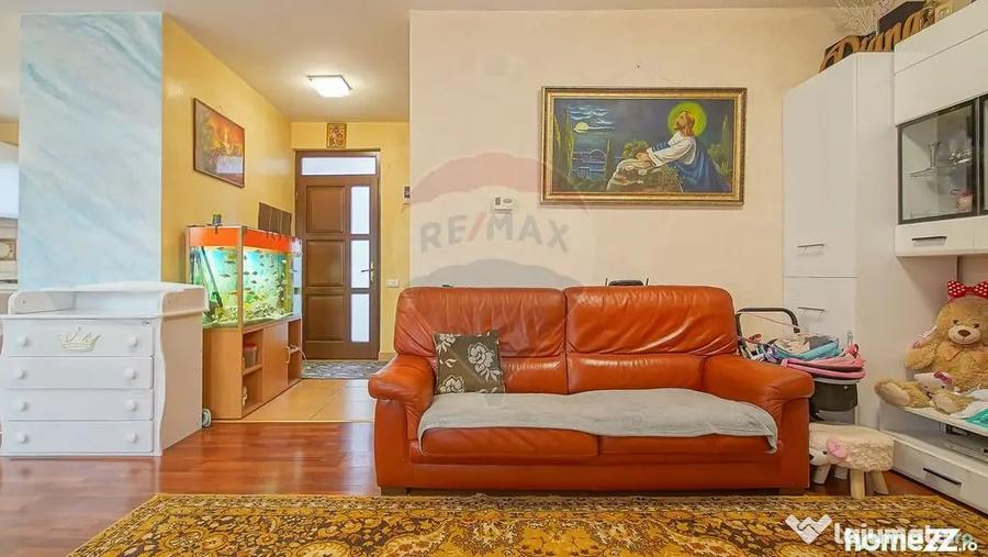 Casă cu 4 camere cu Teren 443 Mp în Tractorul