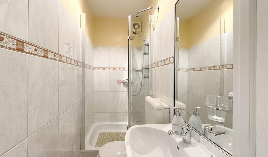 Apartament cu 4 camere decomandat, mobilat în Central
