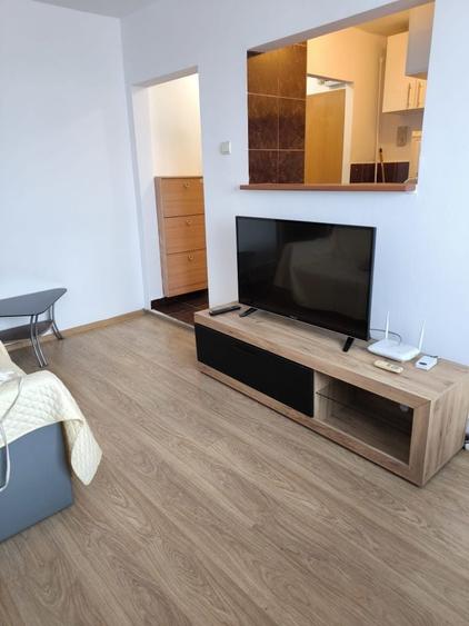 Apartament cu 2 camere semidecomandat în P-ța Doina