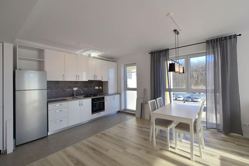 Apartament cu 2 camere semidecomandat, mobilat în Lipovei
