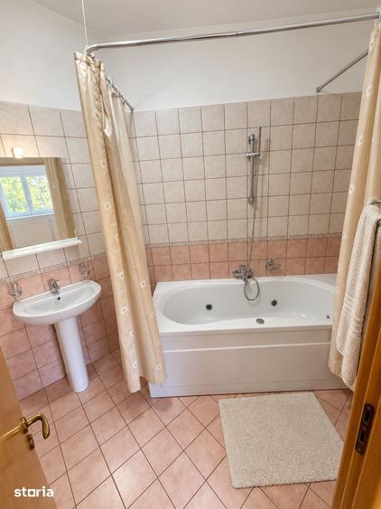 Apartament cu 3 camere în Aviatorilor