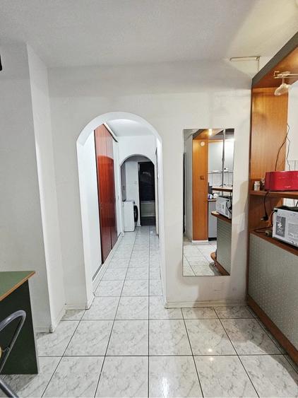 Apartament cu 3 camere decomandat, mobilat în Podul de Fier
