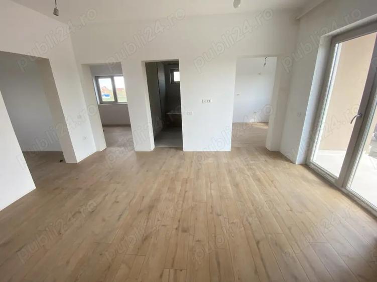 Apartament cu 3 camere decomandat în Remetea Mare