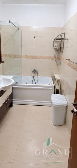 Apartament cu 3 camere semidecomandat, mobilat în Bună Ziua