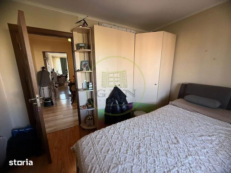 Apartament cu 3 camere semidecomandat în Craiovița Nouă