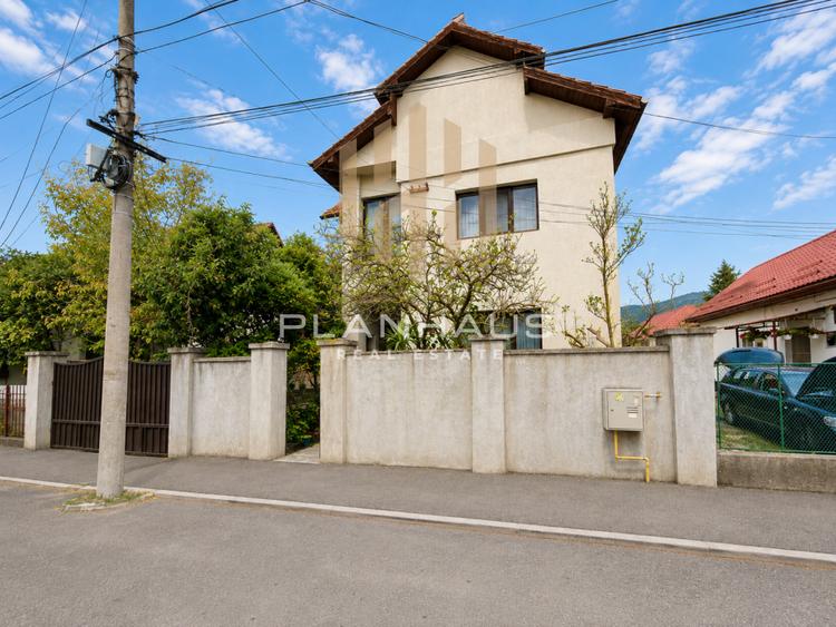 Casă cu 5 camere cu Canalizare în Central