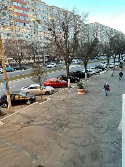 Apartament cu 4 camere decomandat în Berceni