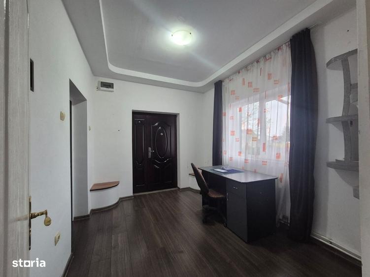 Casă cu 3 camere în Central