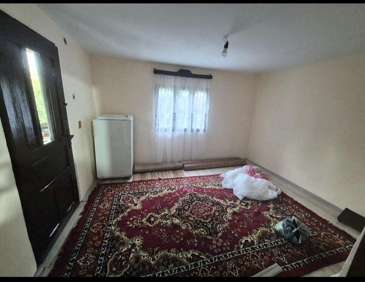 Casă cu 3 camere în Bughea de Sus