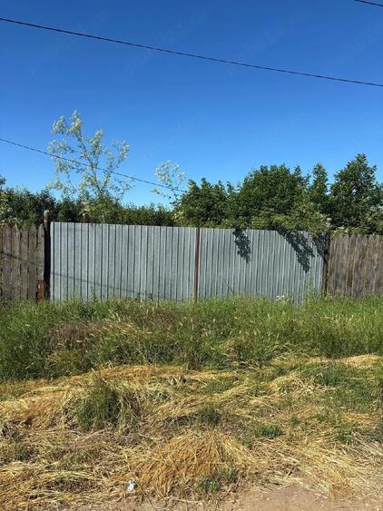 Casă cu 3 camere cu Teren 4000 Mp în Central