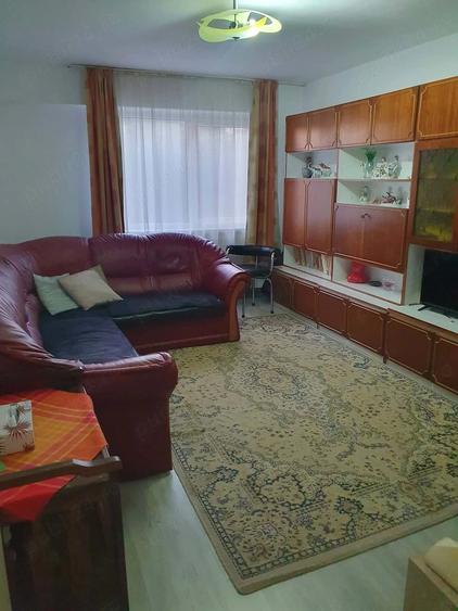 Apartament cu 2 camere decomandat în Micro 15