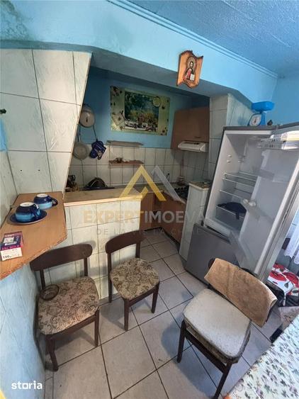 Casă cu 4 camere cu Teren 4900 Mp în Central