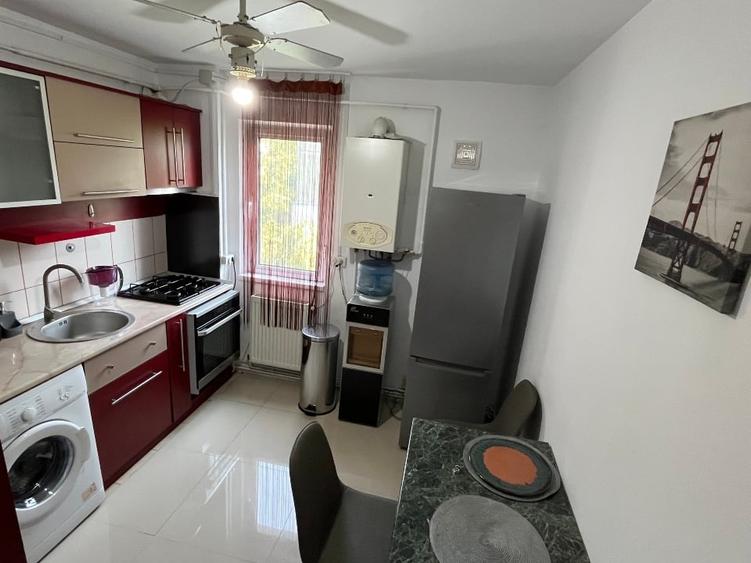 Apartament cu 2 camere semidecomandat, mobilat în Galata