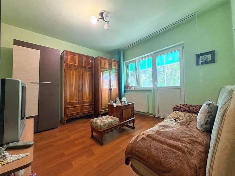 Apartament cu 3 camere decomandat în Aradului