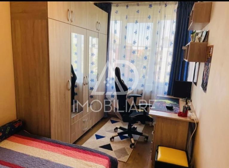 Apartament cu 3 camere semidecomandat în Central