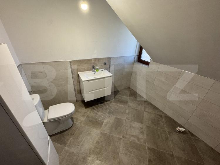 Casă individuală cu 6 camere cu Canalizare în Cetate
