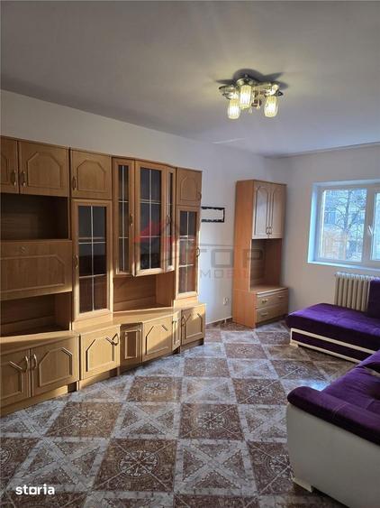 Apartament cu 3 camere decomandat în Nicolina
