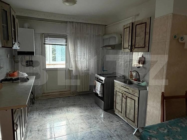 Apartament cu 4 camere decomandat în Filiași