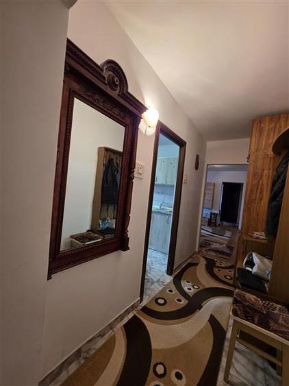 Apartament cu 2 camere semidecomandat în 1 Decembrie