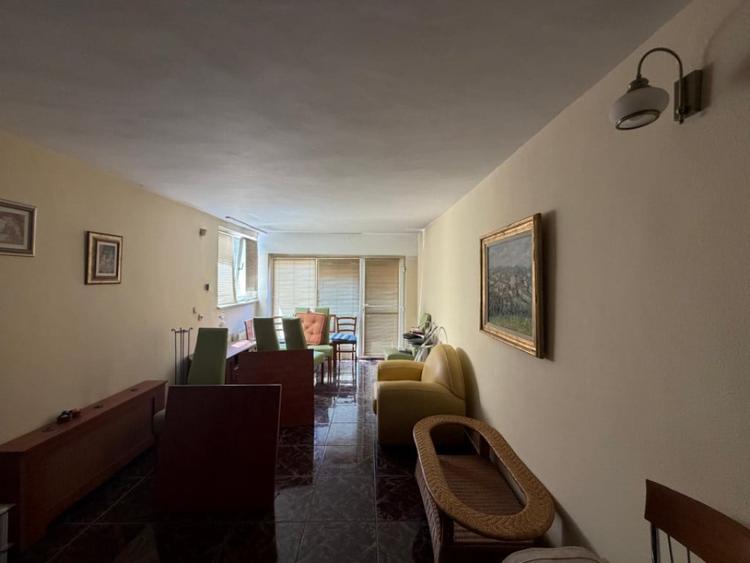 Casă cu 5 camere cu Teren 1100 Mp în Central