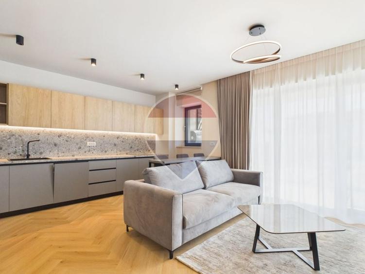 Apartament cu 3 camere, mobilat în Aviației