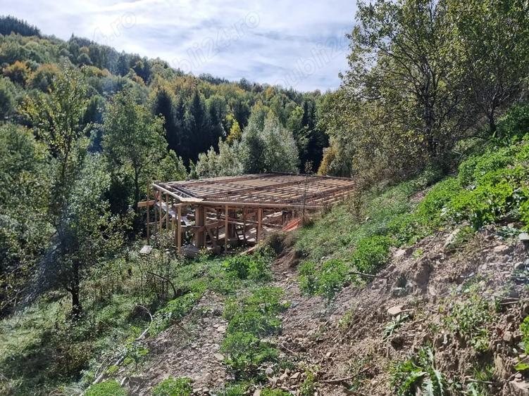 Teren de 4900 mp, în Secăria