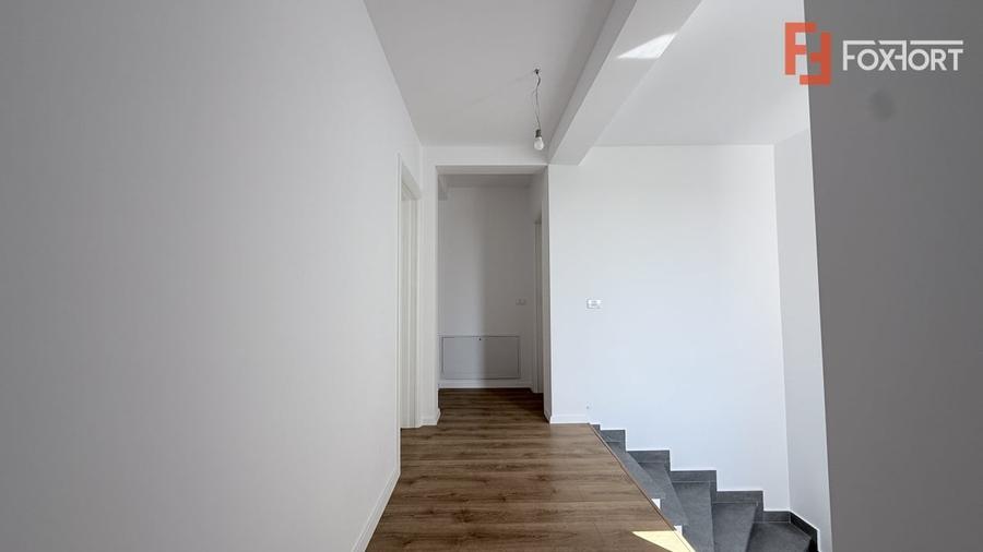 Duplex cu 5 camere cu Canalizare în Moșnița Nouă