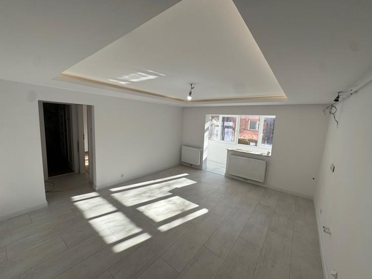Apartament cu 2 camere decomandat în Micro 16