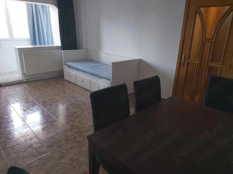 Apartament cu 4 camere decomandat în Văcăresti