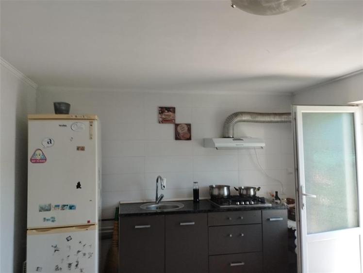 Casă individuală cu 9 camere cu Canalizare în 9 Mai