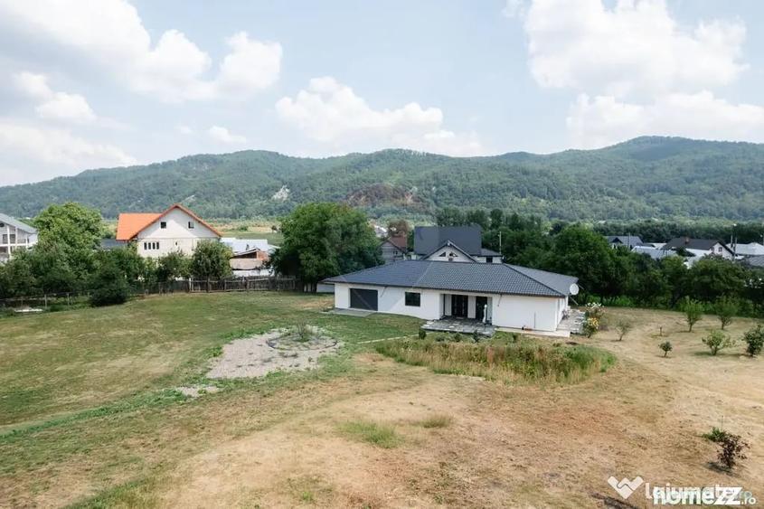 Casă cu 5 camere cu Teren 4242 Mp în Lunca (Vânători-Neamț)