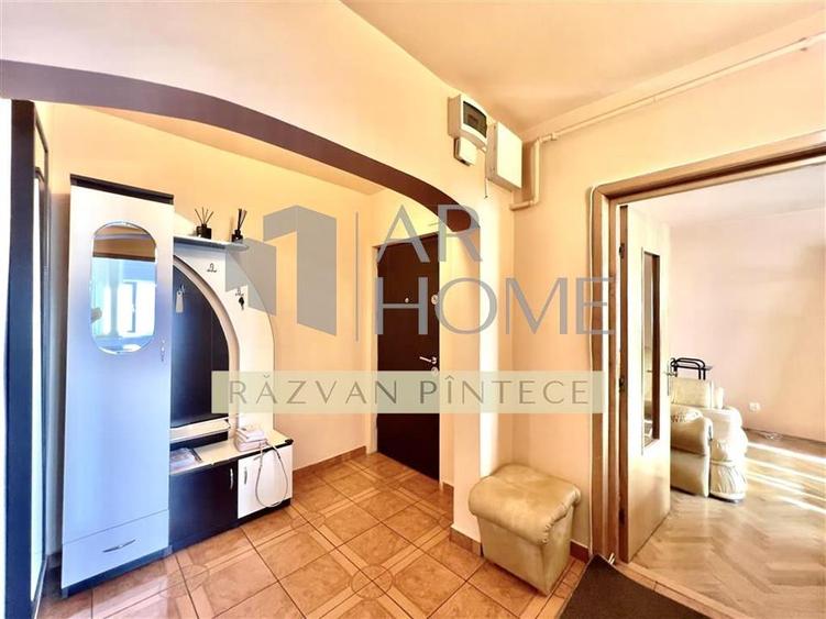 Apartament cu 4 camere decomandat în Cantacuzino