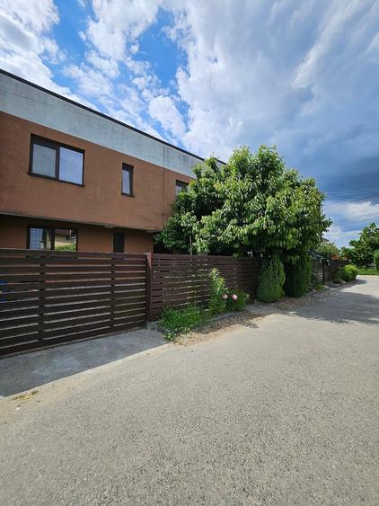 Duplex cu 4 camere cu Teren 172 Mp în Zăvoi