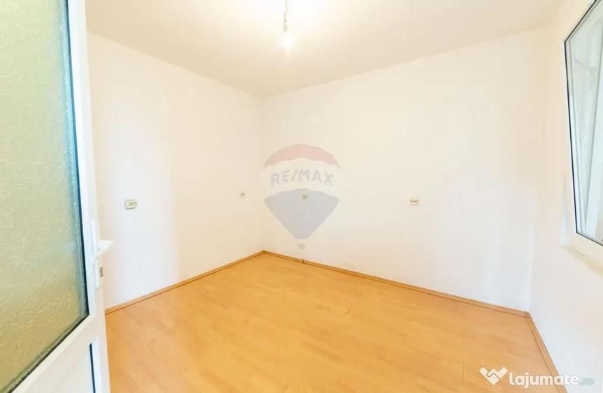 Casă cu 5 camere cu Teren 378 Mp în Purcăreni