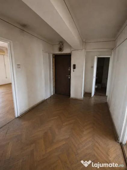 Apartament cu 4 camere decomandat în Lăpuș Argeș