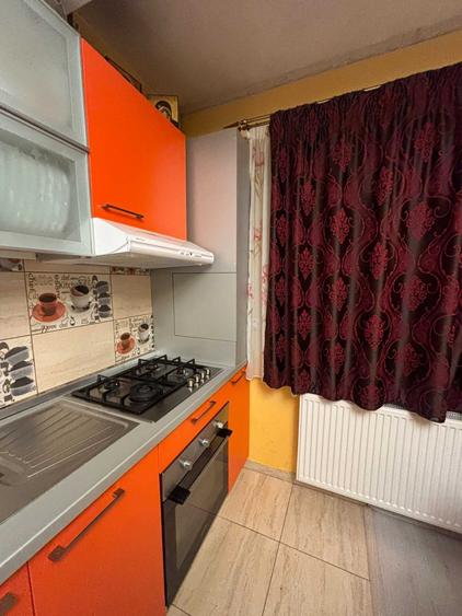 Apartament cu 3 camere decomandat în Florești