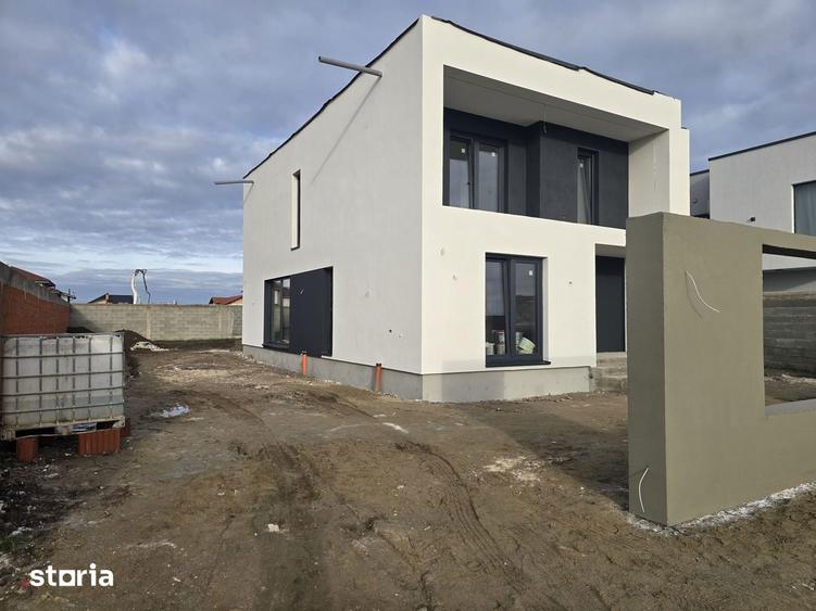 Casă cu 4 camere cu Teren 620 Mp în Sânmartin