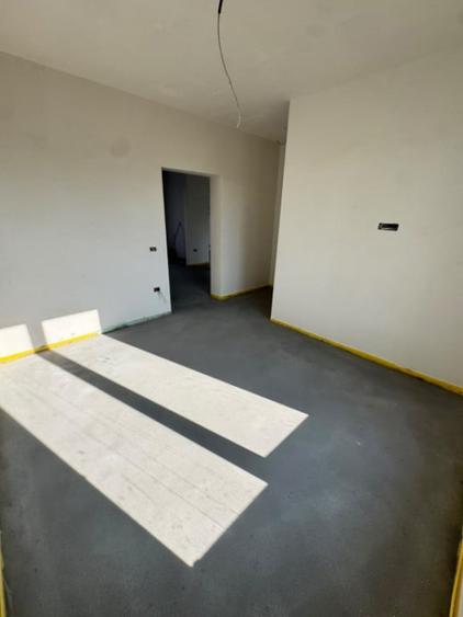 Casă cu 4 camere cu Teren 694 Mp în Satu Nou de Jos