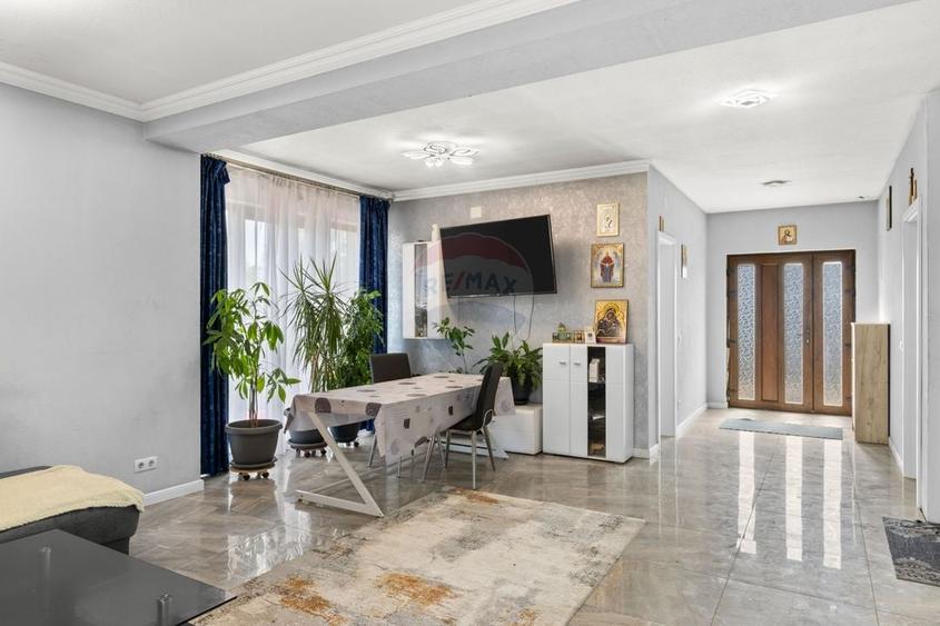 Casă individuală cu 5 camere cu Teren 620 Mp în Macea