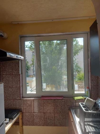 Garsonieră decomandată în Titan