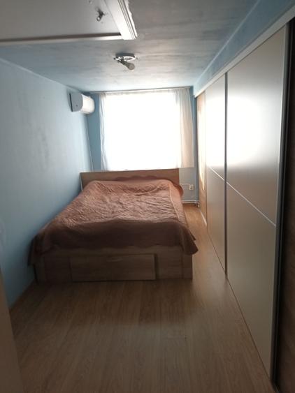 Apartament cu 3 camere semidecomandat, mobilat în Central