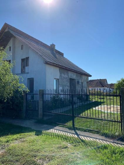 Casă cu 4 camere în Beregsău Mare